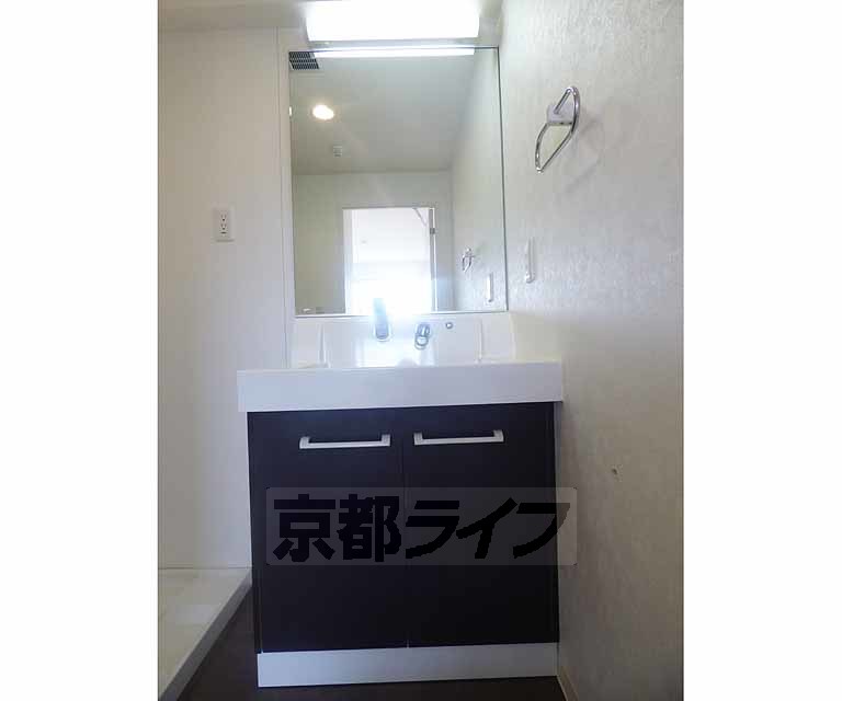洗面設備　人気の独立洗面台です。