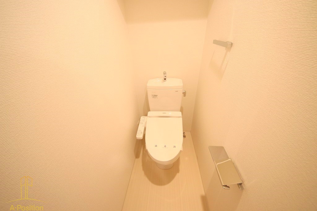 トイレ　レオンコンフォート本町東III
