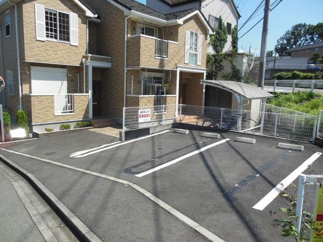 駐車場　★敷地内に駐車場もございます★