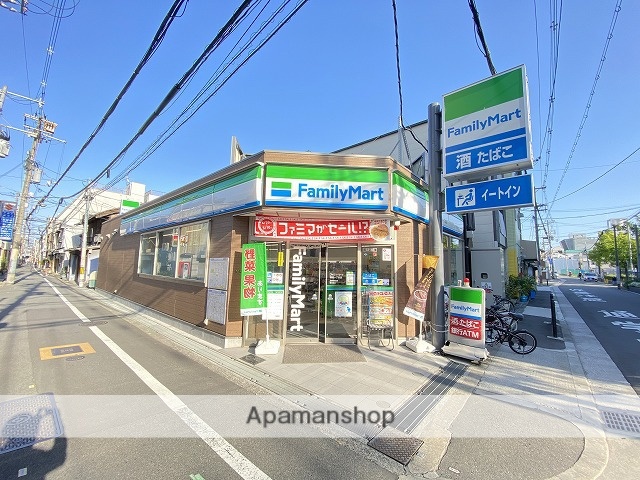 コンビニ　ファミリーマート（コンビニ）まで320m