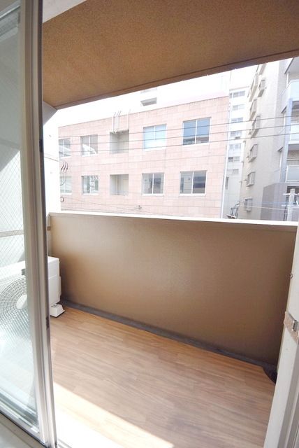 バルコニー　同施工メーカー同タイプの写真です