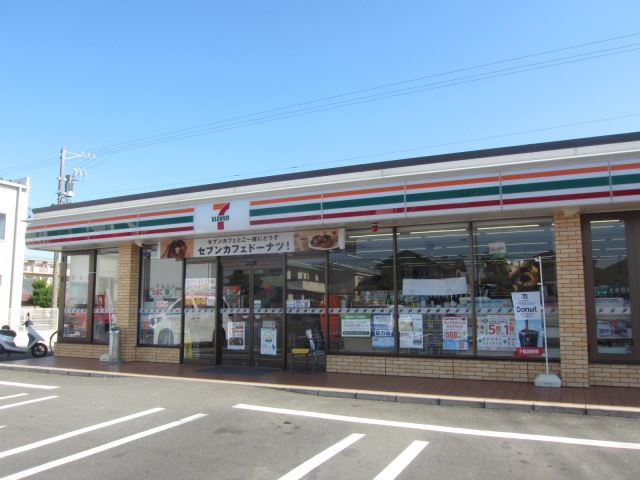 コンビニ　セブンイレブン（コンビニ）まで670m