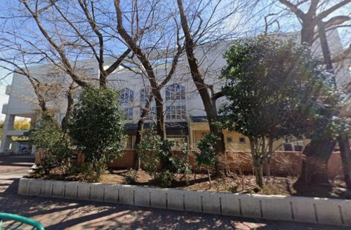 中学校　杉並区立宮前中学校（中学校）まで303m