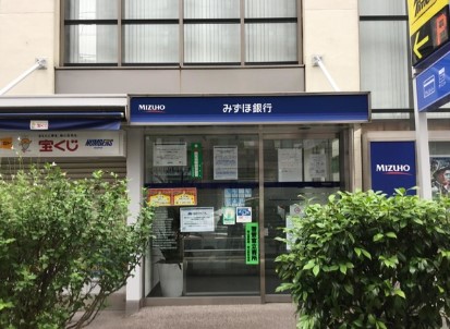 銀行　みずほ銀行根津支店（銀行）まで374m