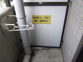 バルコニー　同建物の別部屋のお写真です。