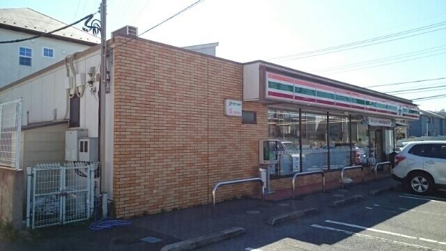 コンビニ　セブンイレブン（コンビニ）まで500m