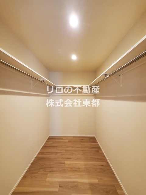 収納　大型のウォークインクローゼットでたっぷり収納できます♪