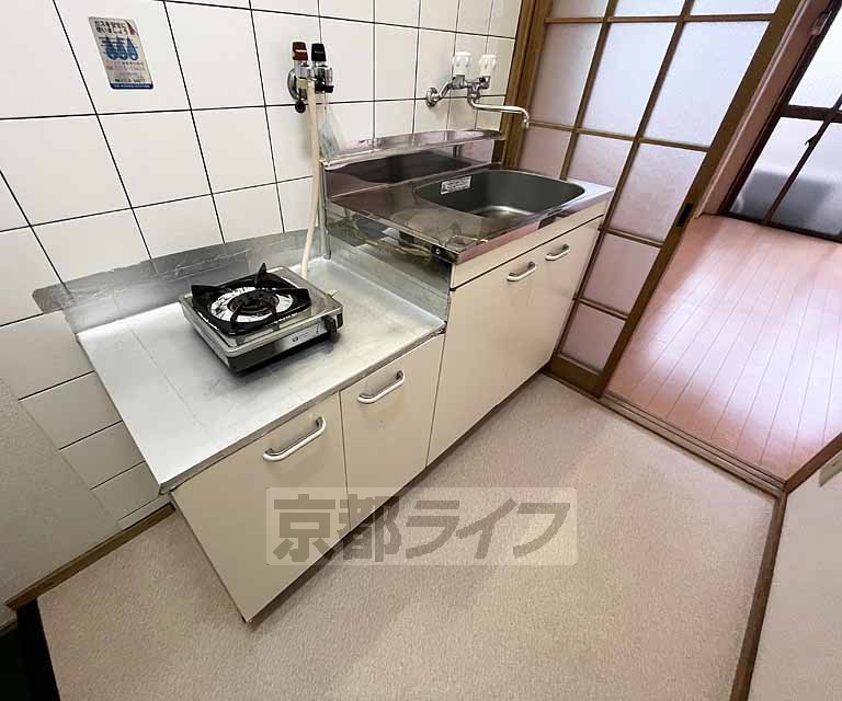 キッチン　収納スペースあり