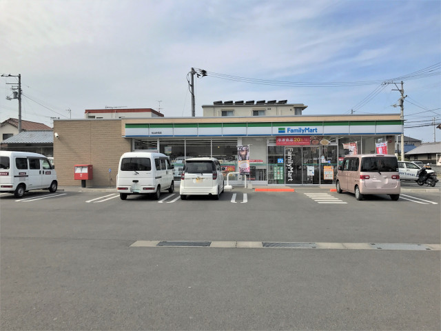 コンビニ　ファミリーマート　松山針田店（コンビニ）まで367m