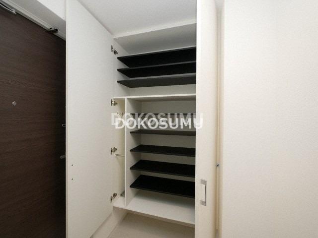玄関　住まいの顔として相応しい、気品とゆとりのあるエントランス。