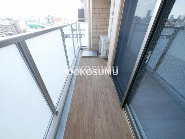 バルコニー　心地よい風と光を感じる、暮らしの楽しみが広がる場所。