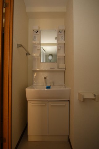 洗面設備　別のお部屋の参考写真となります