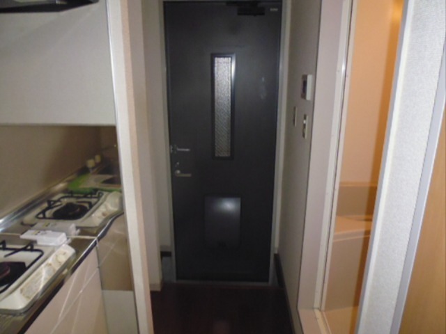 玄関　※写真は別部屋です