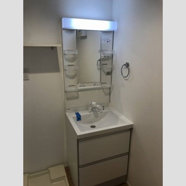 洗面設備　※写真は同じマンションの違う部屋のものです