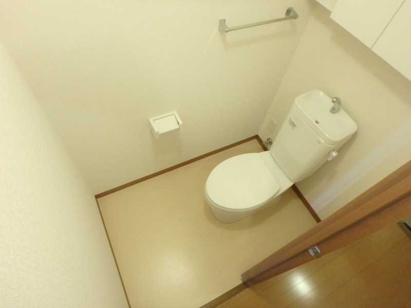 小田急小田原線 愛甲石田駅 徒歩20分 3階建 築13年のトイレ写真