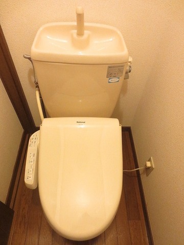 トイレ　シャワートイレ有