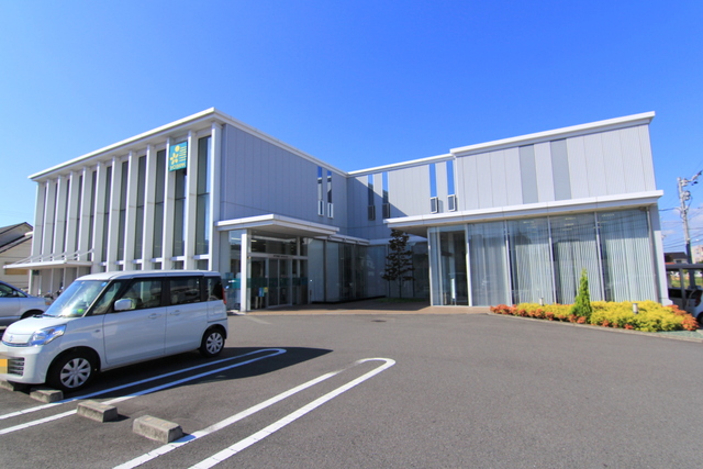 銀行　伊予銀行森松支店（銀行）まで214m