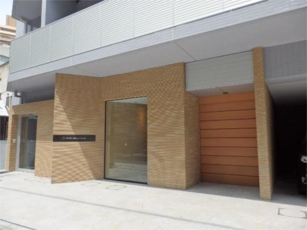 エントランス　落ち着いたエントランスです