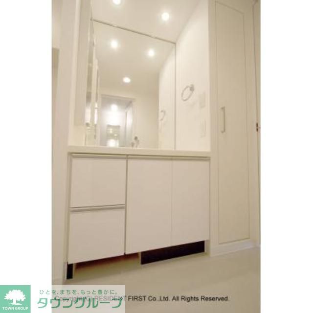 洗面設備　※写真は同タイプ住戸です。