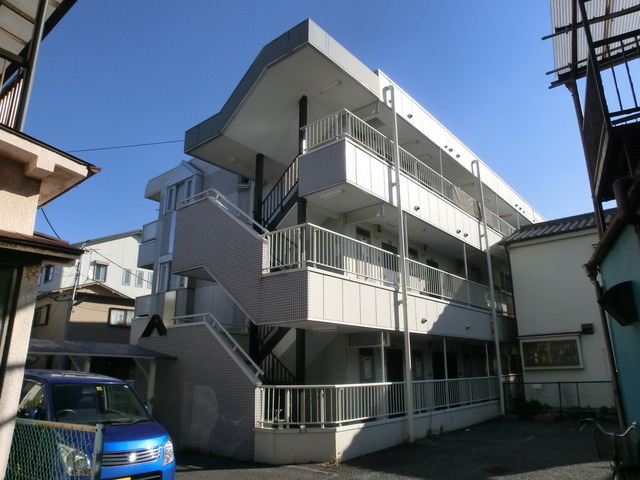 建物外観　閑静な住宅地の立地するマンションです。