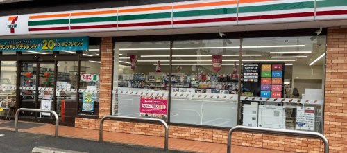 コンビニ　セブンイレブン 枚方津田駅前店（コンビニ）まで136m