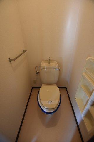 トイレ　別号室の画像です。ご参考下さい