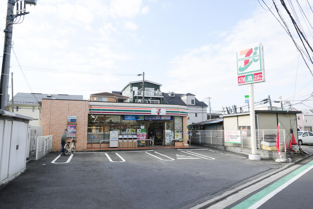 コンビニ　セブンイレブン横浜日吉本町駅前店（コンビニ）まで503m