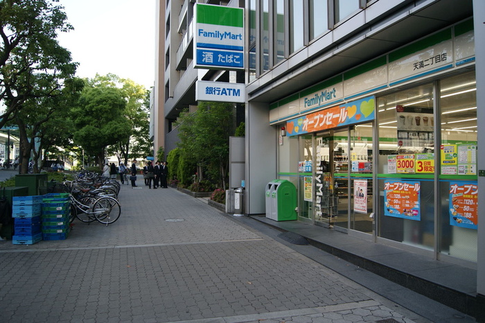 コンビニ　ファミリーマート（コンビニ）まで50m