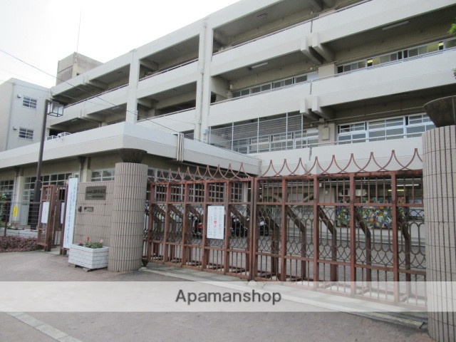 中学校　吹田市立第六中学校（中学校）まで206m