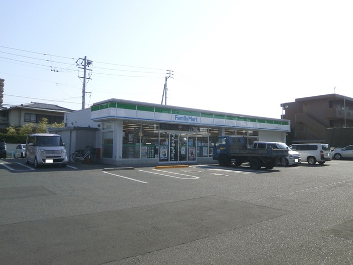 その他　ファミリーマート高松東バイパス店(452m)