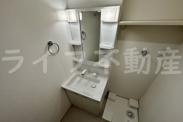 洗面設備　独立洗面台、朝の身支度には欠かせません