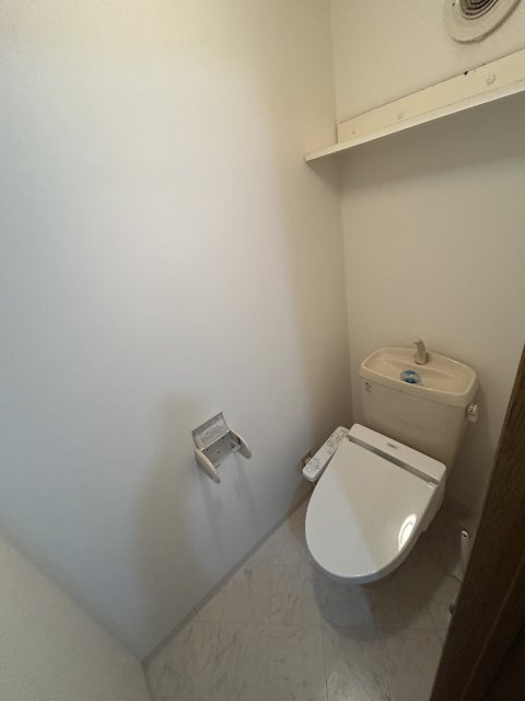 トイレ　※写真は３０３号室です