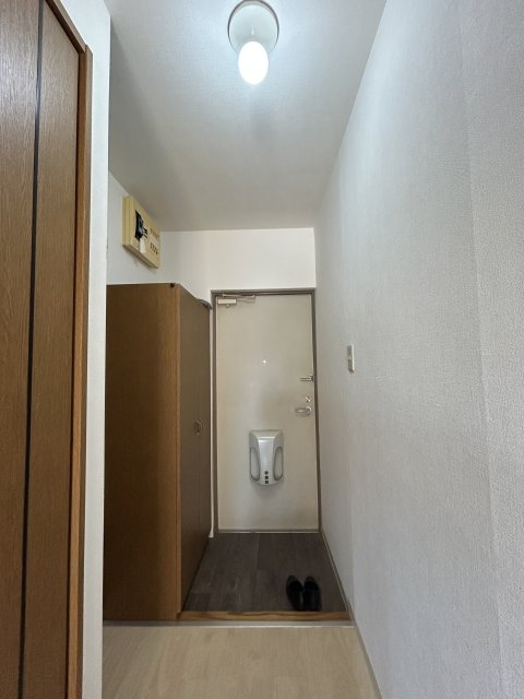 玄関　※写真は３０３号室です