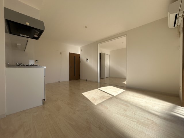 居室・リビング　※写真は３０３号室です