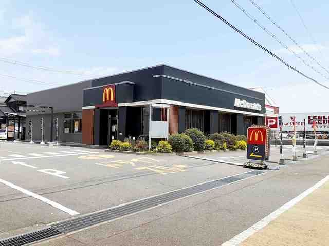 飲食店　マクドナルド２５０魚住店（飲食店）まで300m