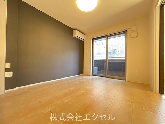 居室・リビング　日当たり良好の明るいお部屋です。
