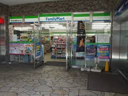 コンビニ　ファミリーマート参宮橋駅前店（コンビニ）まで425m