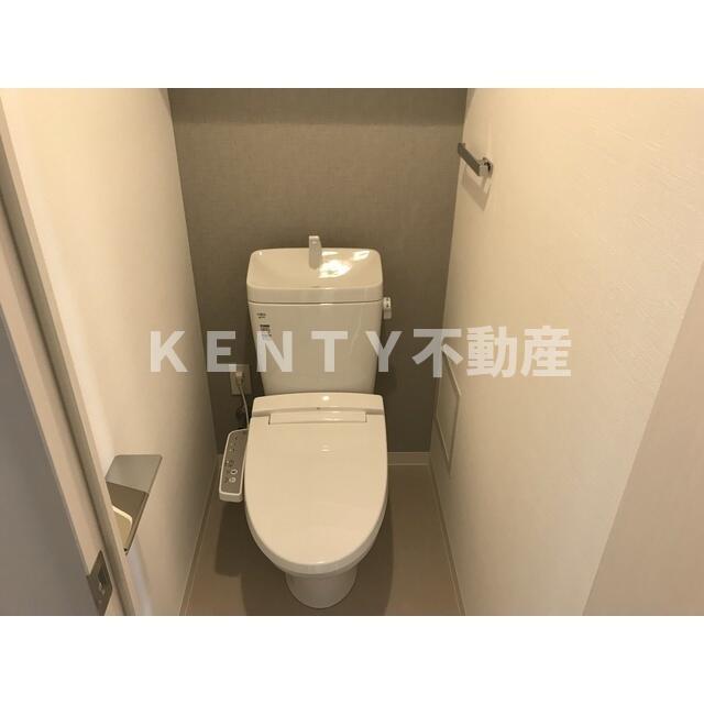トイレ　落ち着いた色調のトイレです