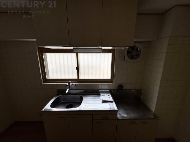 キッチン　収納たっぷりのキッチンです