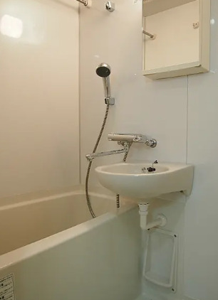 バス・シャワールーム　別部屋の画像を使用しております。