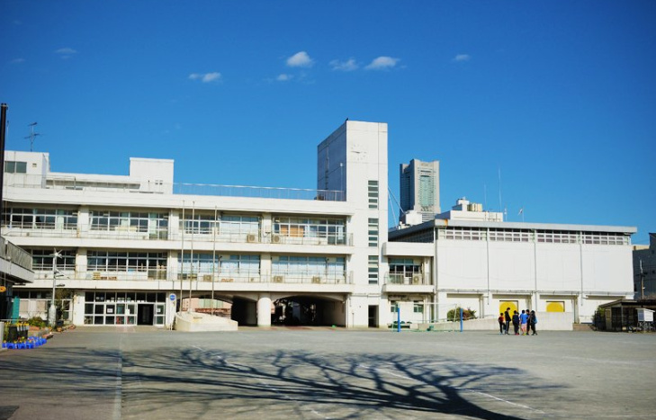 小学校　横浜市立西前小学校（小学校）まで1340m