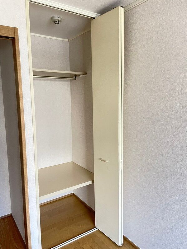 収納　写真：設備同仕様の別物件です