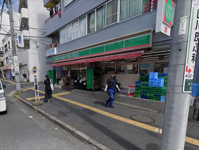 コンビニ　100円ローソン（コンビニ）まで533m