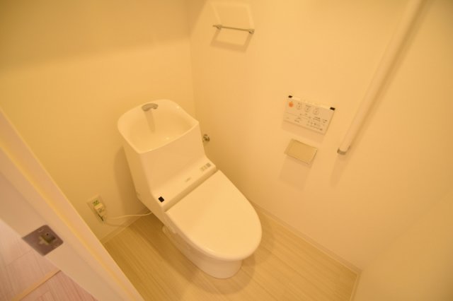 トイレ　温水洗浄便座いつも清潔に保てるトイレです。