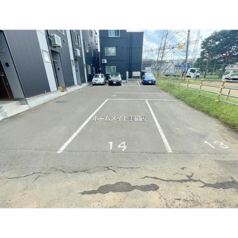 駐車場　駐車スペースでございます！