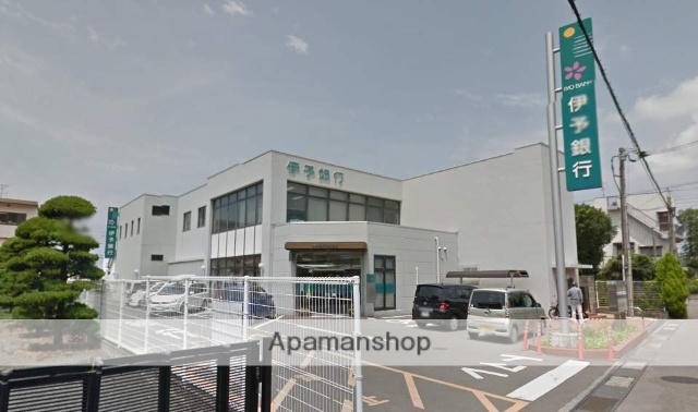 銀行　伊予銀行角野支店（銀行）まで800m