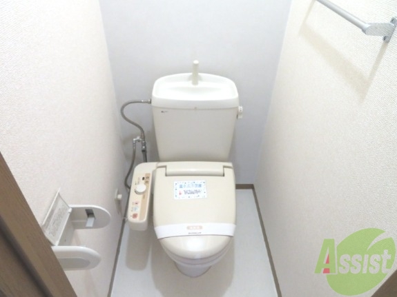 トイレ　トイレはウォシュレット機能付きで、快適にお過ごしいただけます