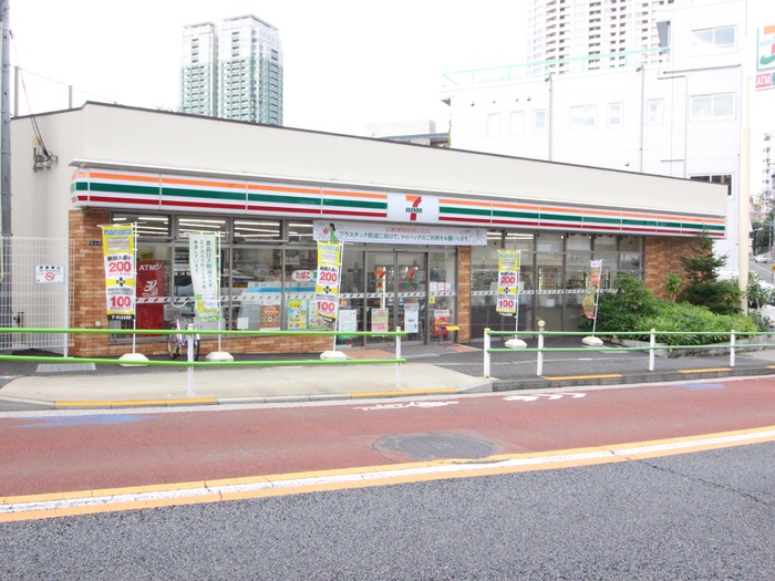 コンビニ　セブンイレブン（コンビニ）まで300m