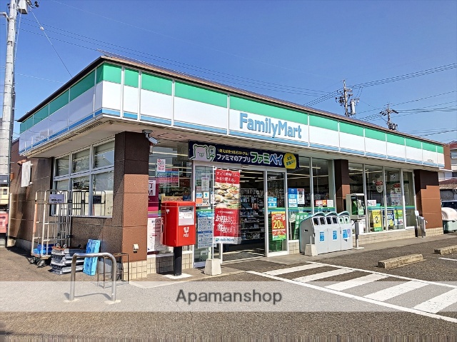 コンビニ　ファミリーマート（コンビニ）まで453m