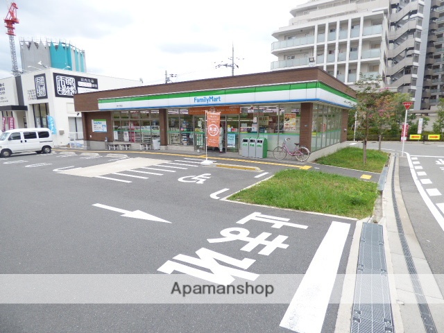 コンビニ　ファミリーマート（コンビニ）まで944m